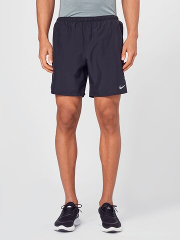 Regular Pantalon de sport 'Challenger' NIKE en noir : devant