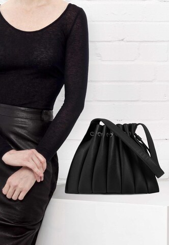 Gretchen Schultertasche 'Fan' in Schwarz