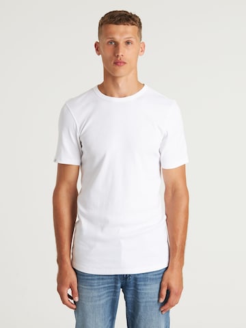 CHASIN' Shirt in White: front