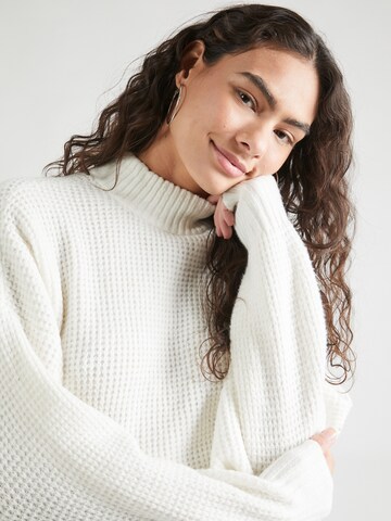 HOLLISTER Sweater in White