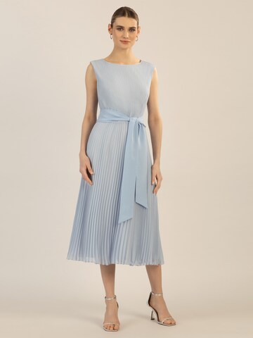 APART Midi-Plisseekleid in Blau: Vorderseite