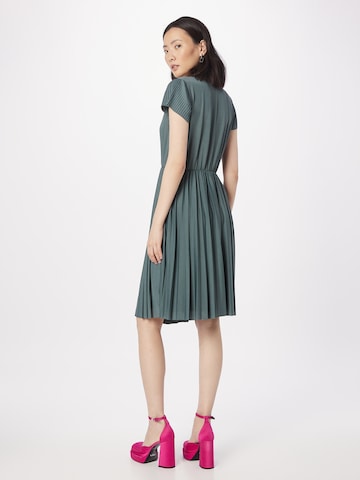 Robe 'Astrid' ABOUT YOU en vert