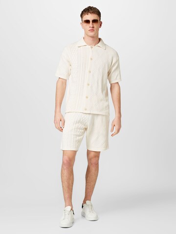 Regular Pantaloni de la Family First pe alb