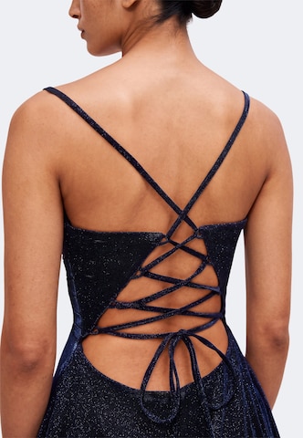 Rochie de seară de la MAGIC NIGHTS pe albastru: spate
