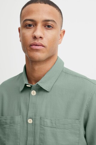 Coupe regular Chemise !Solid en vert