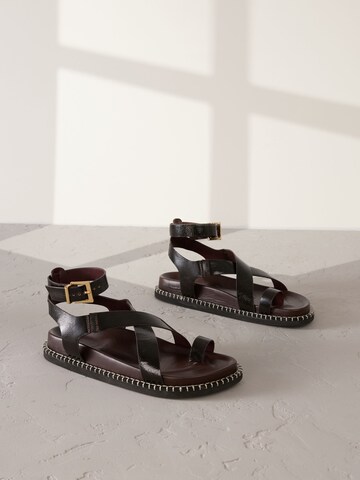 Next Sandale in Braun