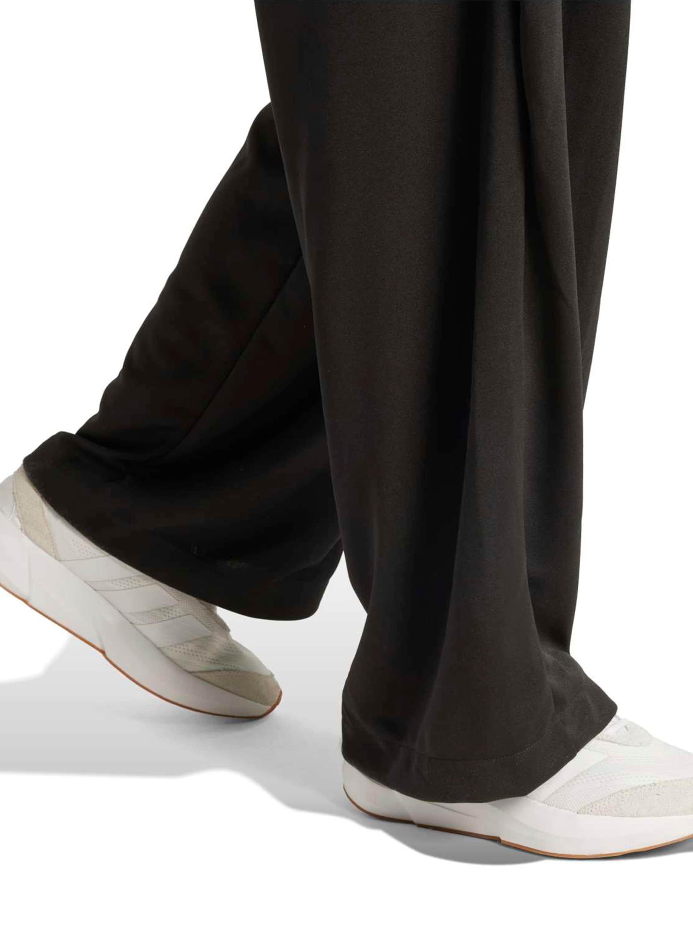 Loosefit Pantaloni sportivi 'TIRO' di ADIDAS SPORTSWEAR in nero