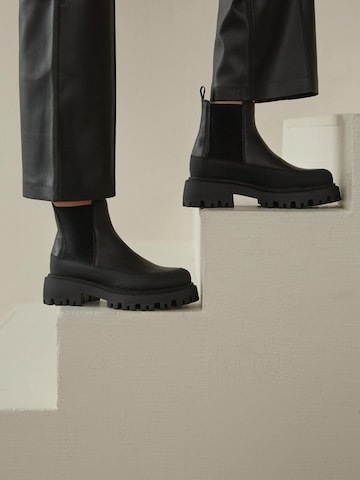 Estro Ankle Boots '09-2511'‌ in Schwarz: Vorderseite