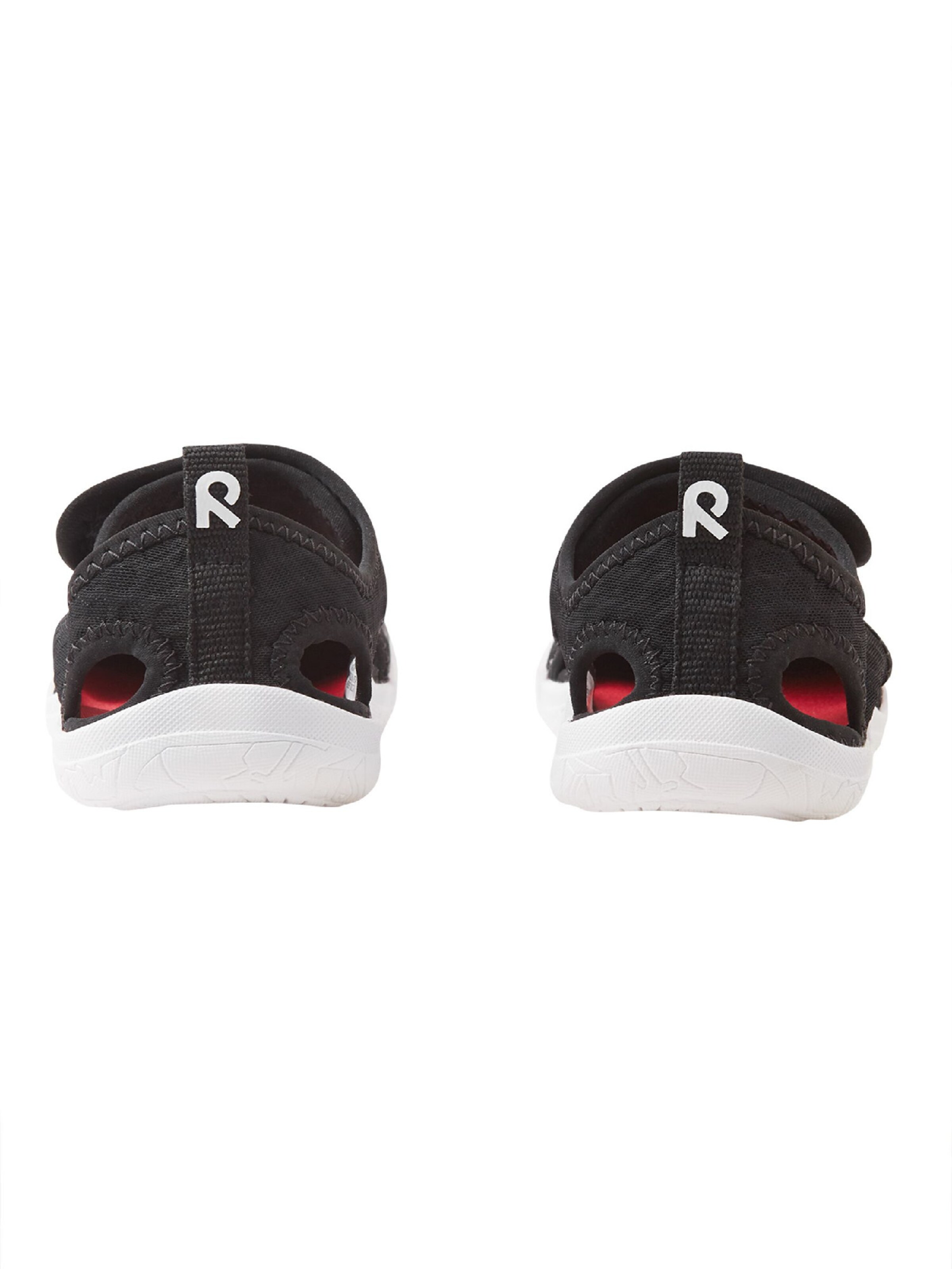 Chaussures ouvertes Reima en noir