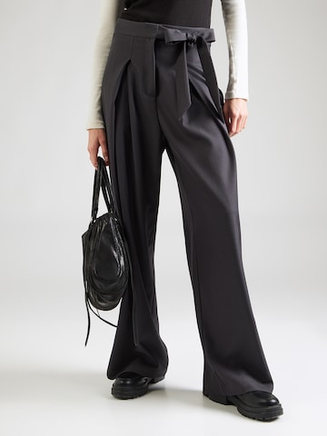 ABOUT YOU Flared Pressveckad byxa 'Palmer' i grå: framsida