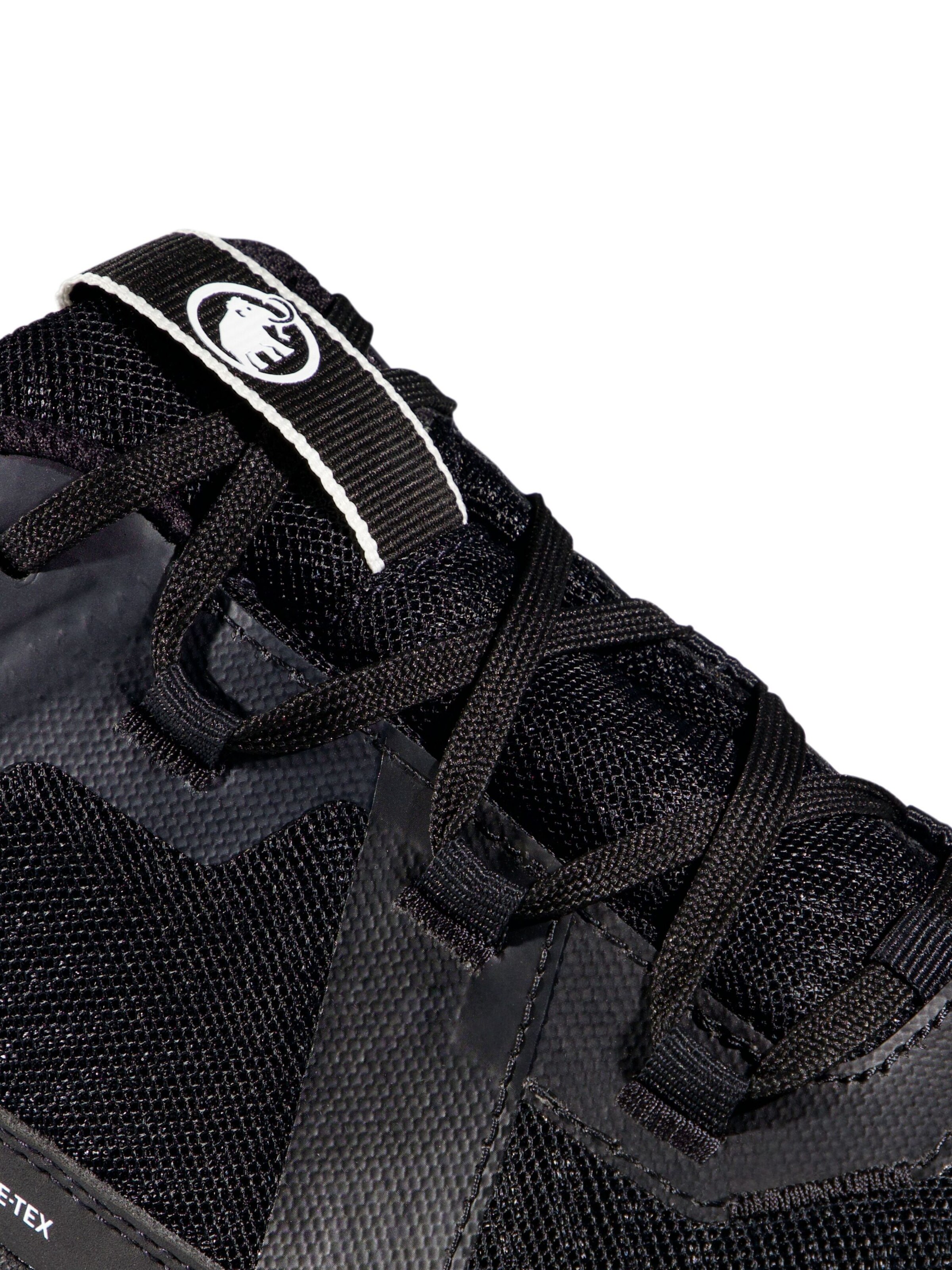 MAMMUT Flats in Black
