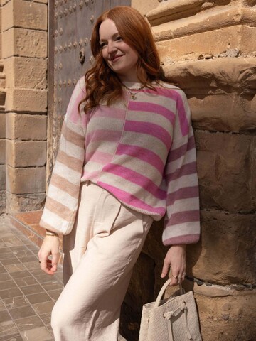 SASSYCLASSY Sweater in Pink
