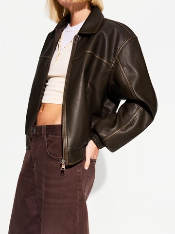 Giacca di mezza stagione di Bershka in marrone