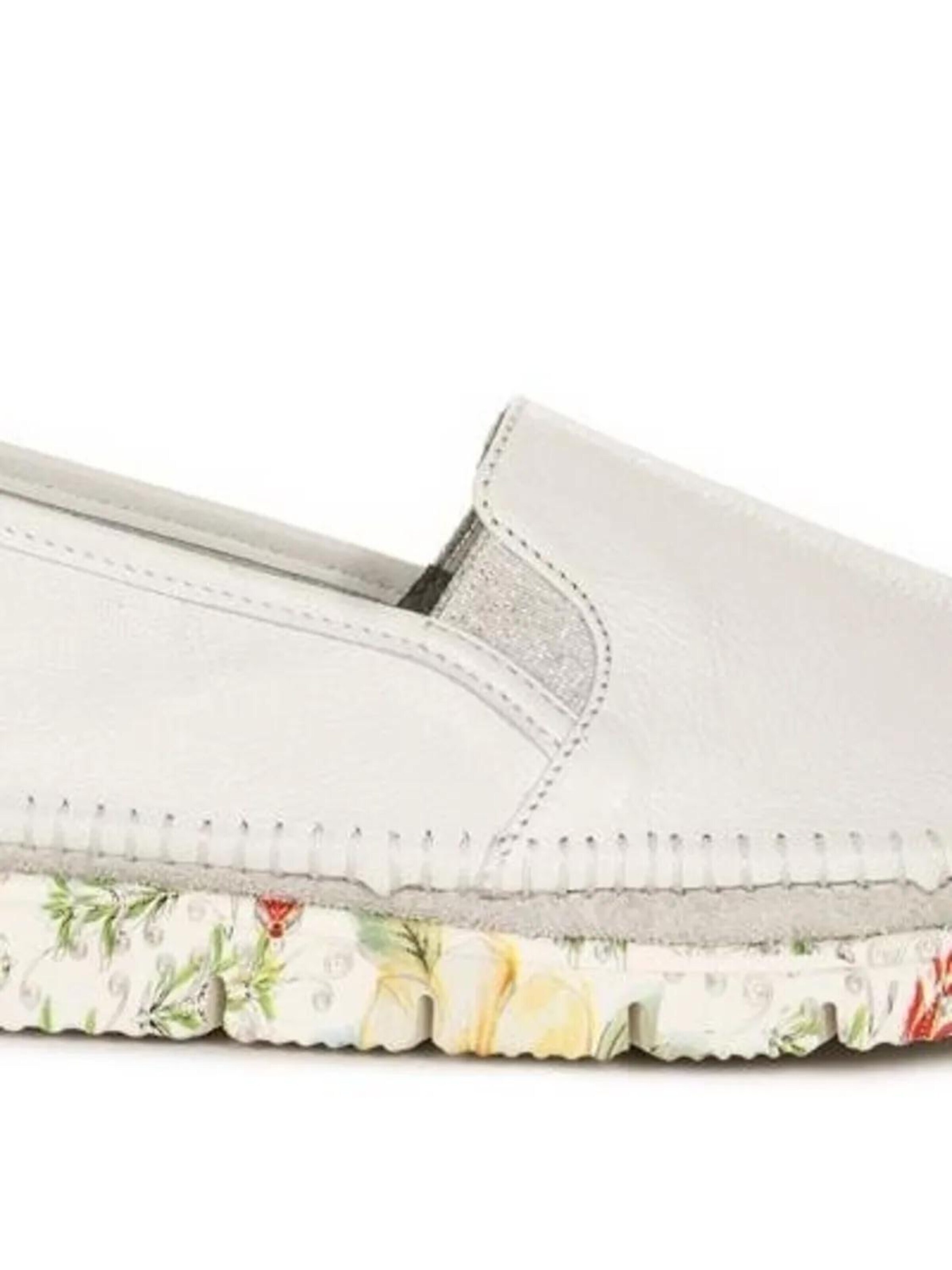 Maciejka Classic Flats in White