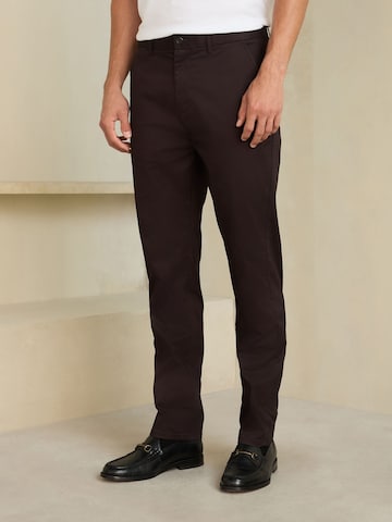 Next Slimfit Chinobyxa 'Motionflex' i lila