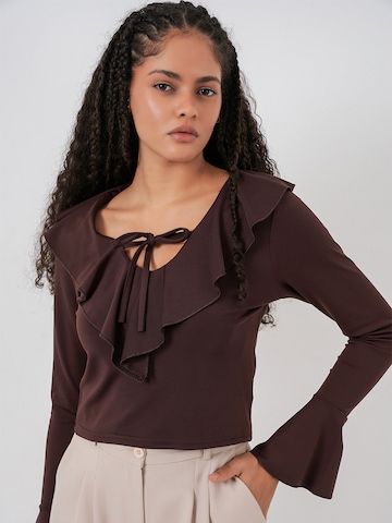 Bigdart Pluus, värv pruun: eest vaates