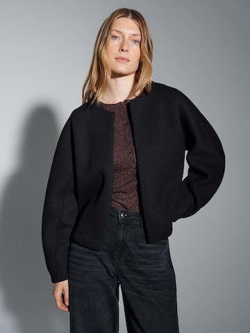 OPUS - Chaqueta de entretiempo 'Gemuri' en negro: frente