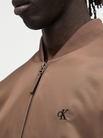 Calvin Klein Jeans Демисезонная куртка в Коричневый