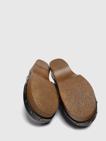 Pull&Bear Clogs in Black