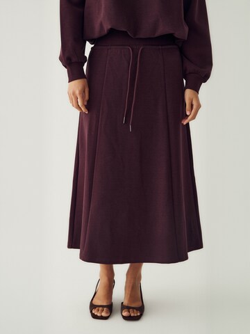 Noella Rok ' N-Madalinn ' in Rood