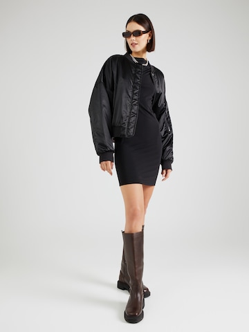 Rochie 'Madison' de la PIECES pe negru