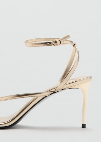 MANGO - Sandalias con hebilla 'JAZZ' en oro