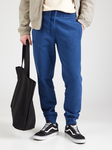 SuperdryTapered Hlače 'Essential' - plava boja: prednji dio