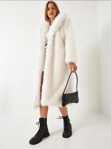 Bianco Lucci Between-Seasons Coat in White
