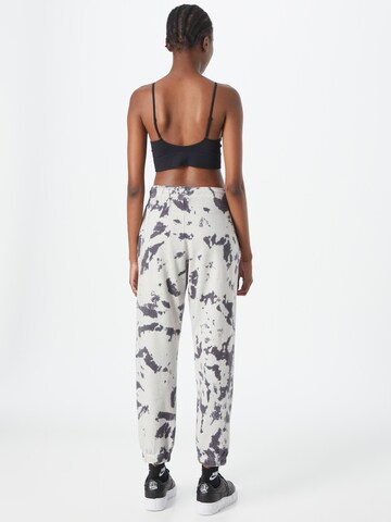 Tapered Pantaloni de la Nike Sportswear pe negru