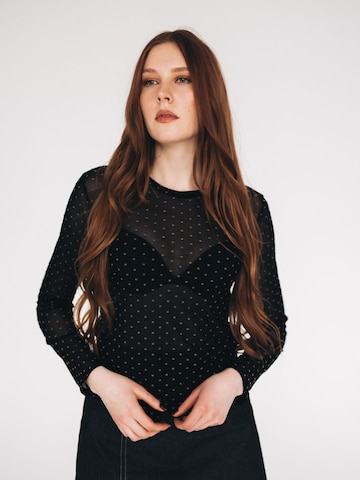 RADADA Top in Black: front