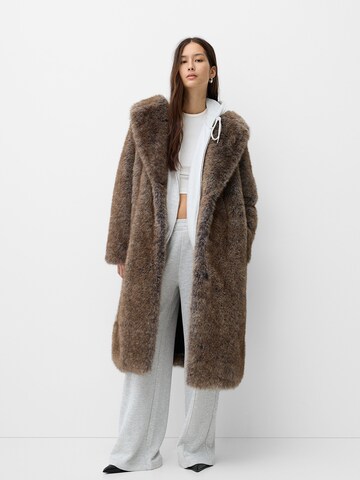 Bershka Winter coat in Brown: front