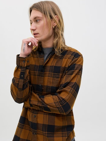 Coupe regular Chemise JACK & JONES en marron