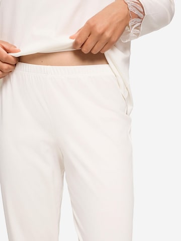 Hanro Pyjama 'Rosaria' in Wit