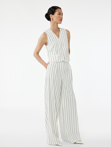 Koton Wide leg Pleat-front trousers in White