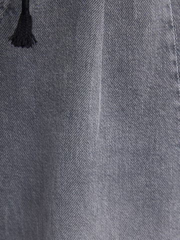 Bershka Široke hlačnice Kavbojke | siva barva