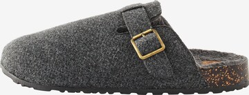 Papuci de casă de la Next pe gri: față