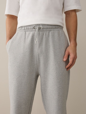 Effilé Pantalon Next en gris