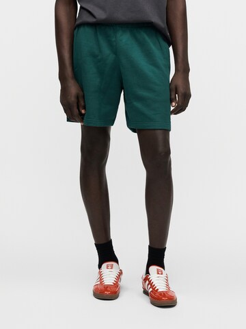 ADIDAS ORIGINALS Regular Housut 'ESS' värissä vihreä: etupuoli