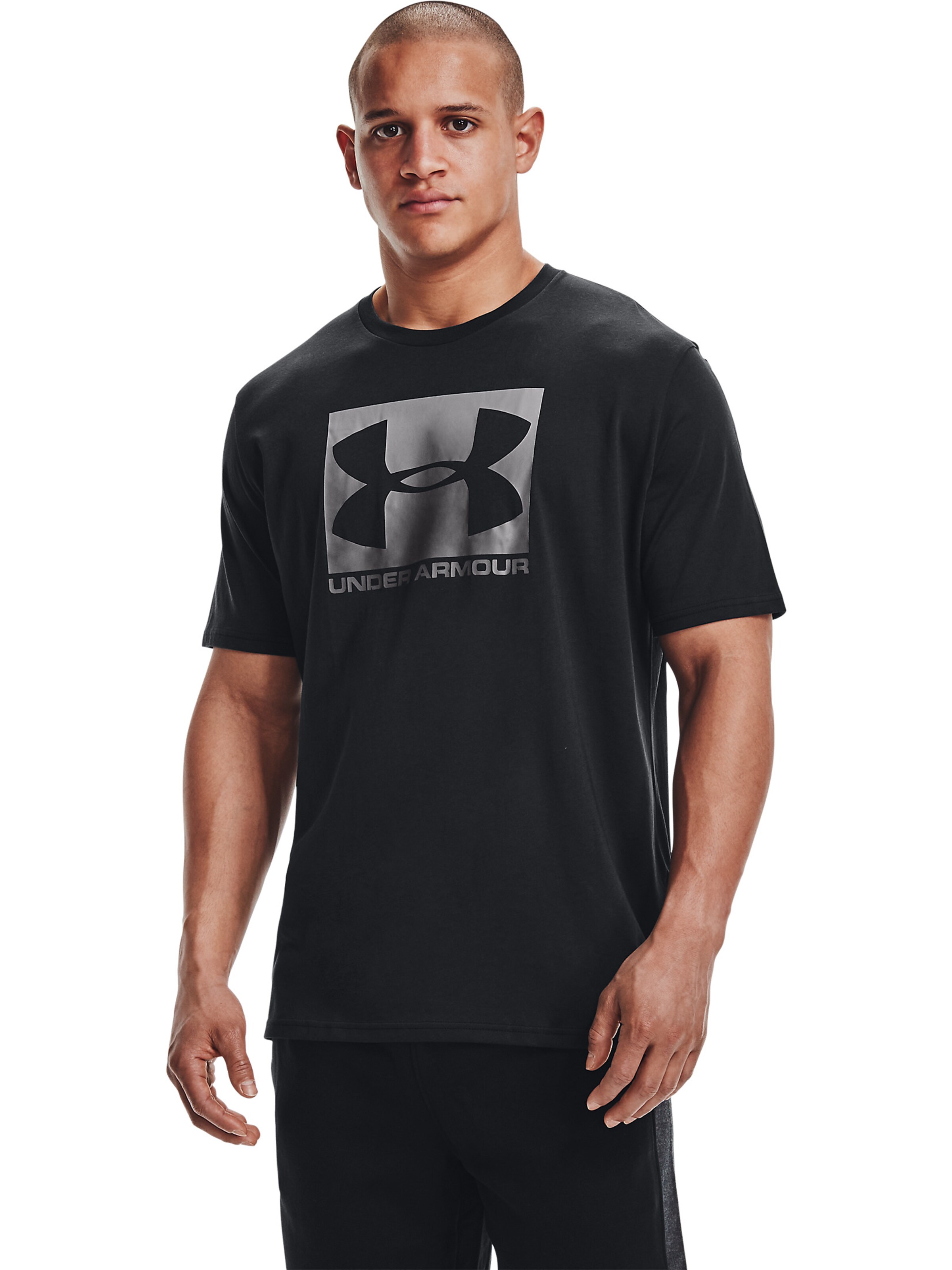 UNDER ARMOUR Performance Shirt in Black: front