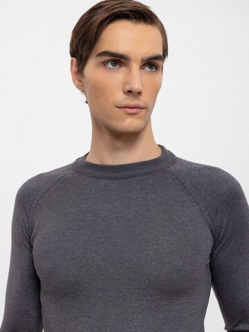 Pullover di Antioch in grigio