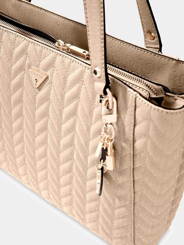GUESS Schultertasche 'Stacey' in Beige