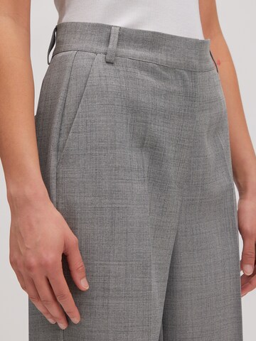 EDITED Regular Pleated Pants 'Lavea' in Grey