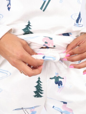 COZEE Pyjamas 'Skiers Velvet Pyjamas' i vit