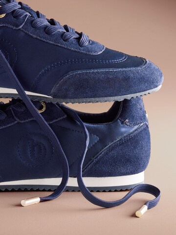 B by Ted Baker Sneaker in Blau
