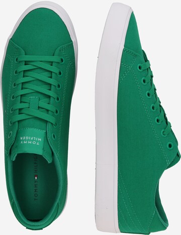 Baskets basses 'Essential' TOMMY HILFIGER en vert