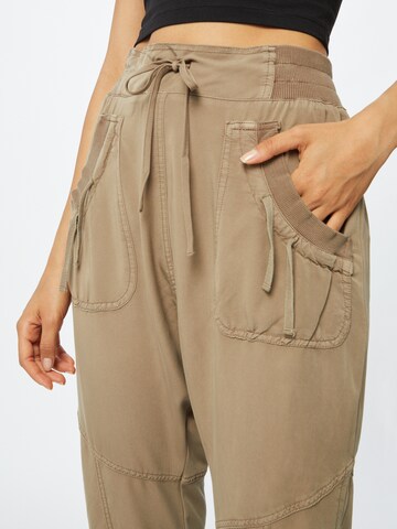 Tapered Pantaloni 'Nanna' de la Cream pe maro