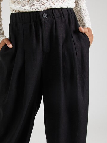 Wide leg Pantaloni con pieghe 'Katarin' di MSCH COPENHAGEN in nero