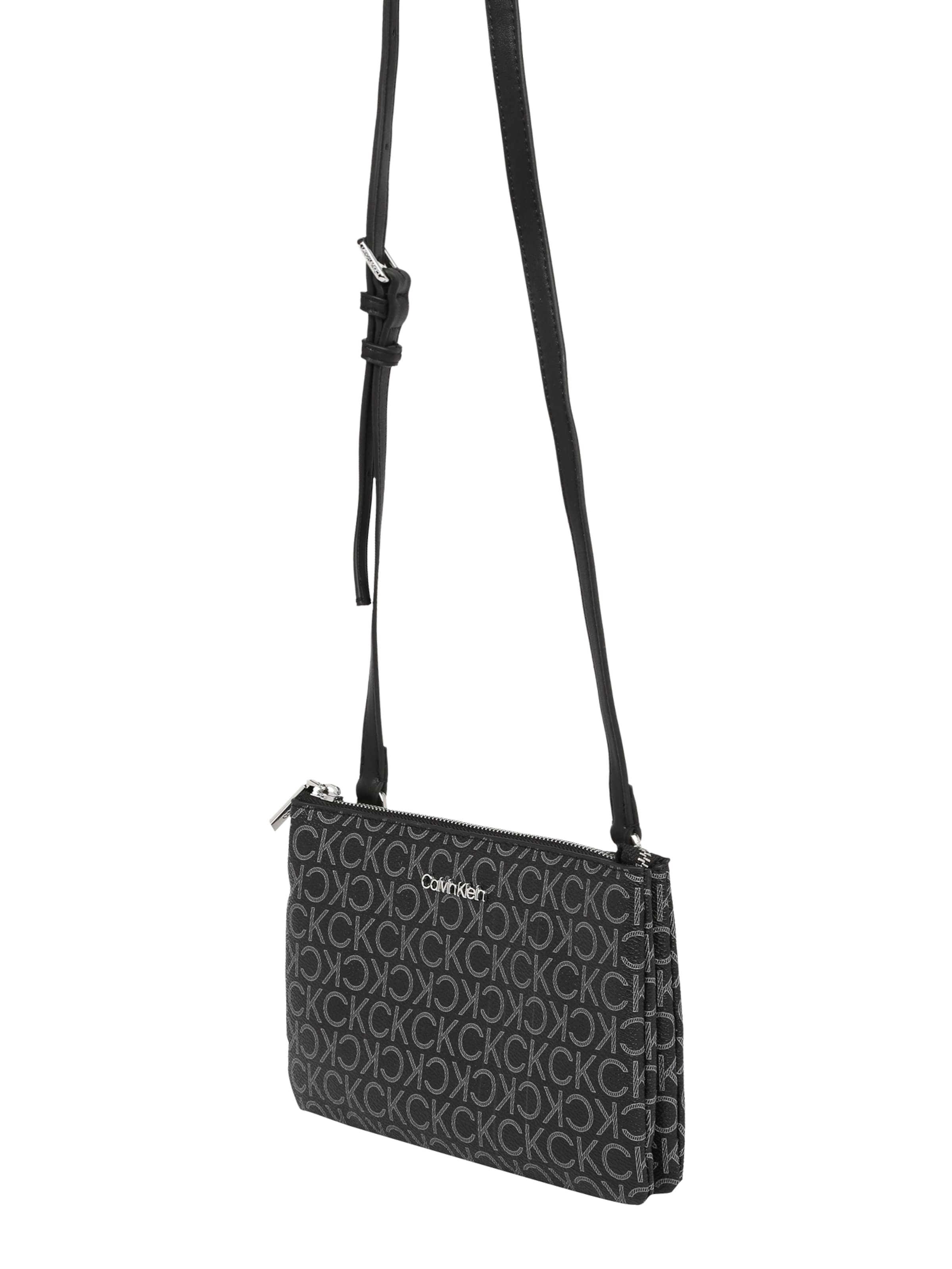 Calvin Klein Axelremsväska 'Must' i svart