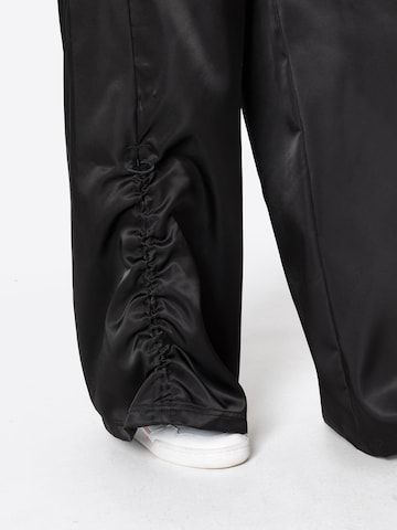 ADIDAS ORIGINALSWide Leg/ Široke nogavice Hlače - crna boja