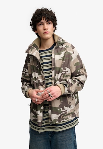 Veste mi-saison 'Bench X Superdry&Co' BENCH en beige : devant